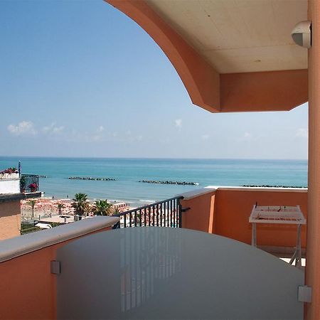 Hotel Cristall San Benedetto del Tronto Exterior foto