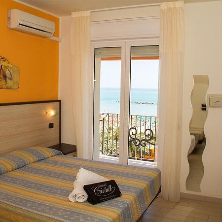 Hotel Cristall San Benedetto del Tronto Exterior foto