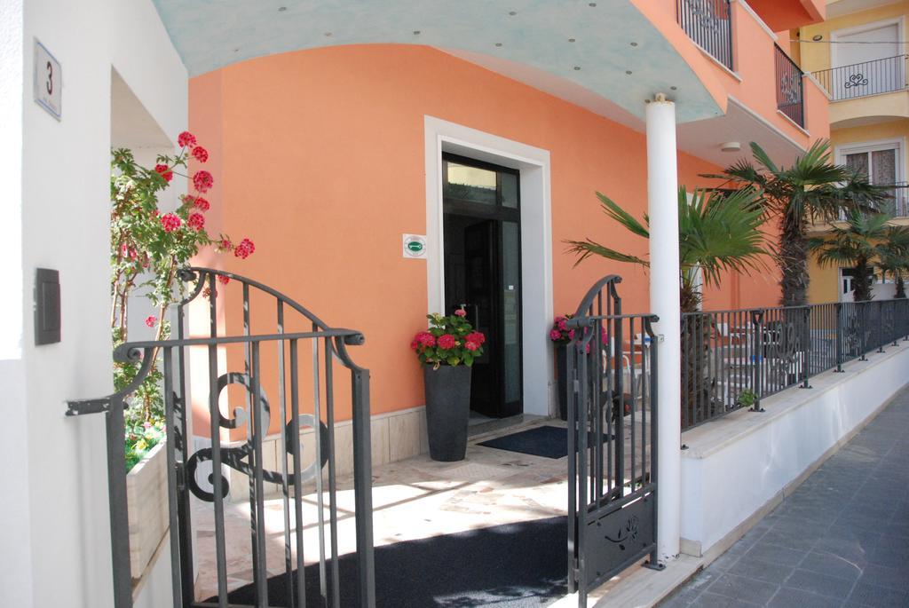 Hotel Cristall San Benedetto del Tronto Exterior foto