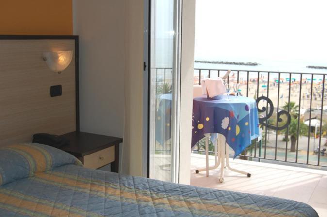 Hotel Cristall San Benedetto del Tronto Exterior foto