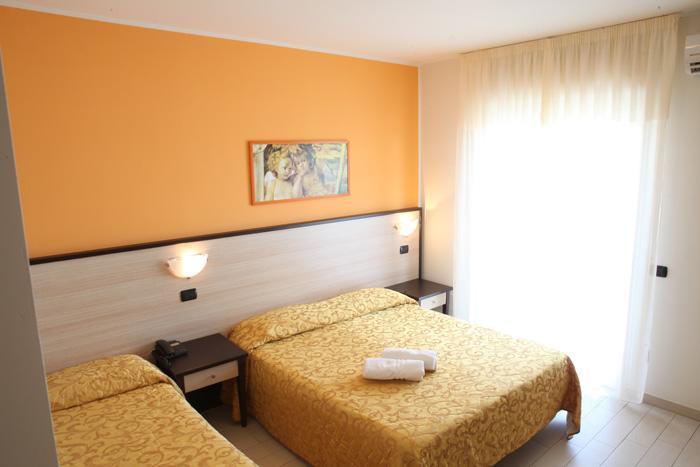Hotel Cristall San Benedetto del Tronto Exterior foto